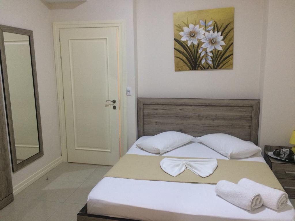 סרנדה Berti Apartments מראה חיצוני תמונה
