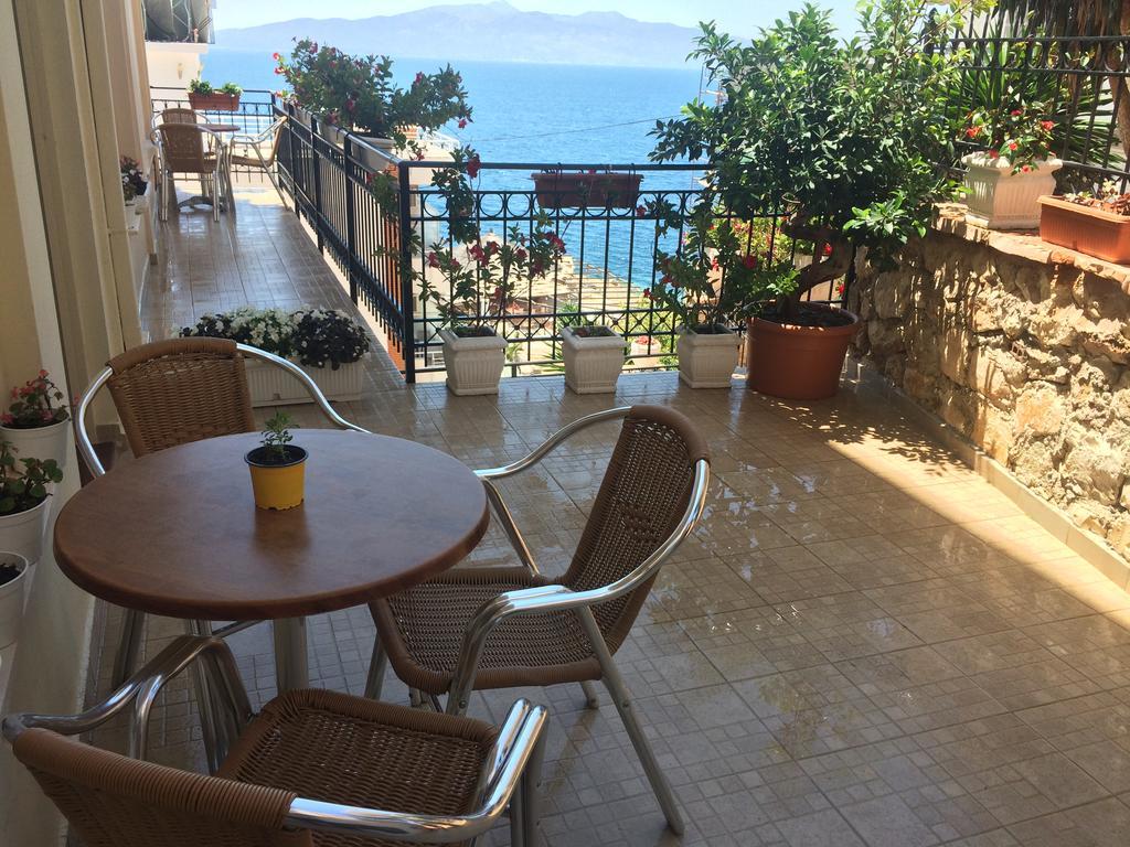 סרנדה Berti Apartments מראה חיצוני תמונה