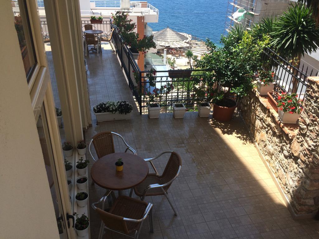 סרנדה Berti Apartments מראה חיצוני תמונה